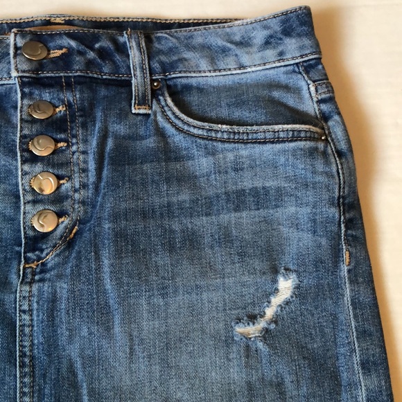 JOE’S JEANS, MELISSA BUTTON FLY DISTRESSED DENIM MINI SKIRT/PREOWNED - Picture 5 of 14
